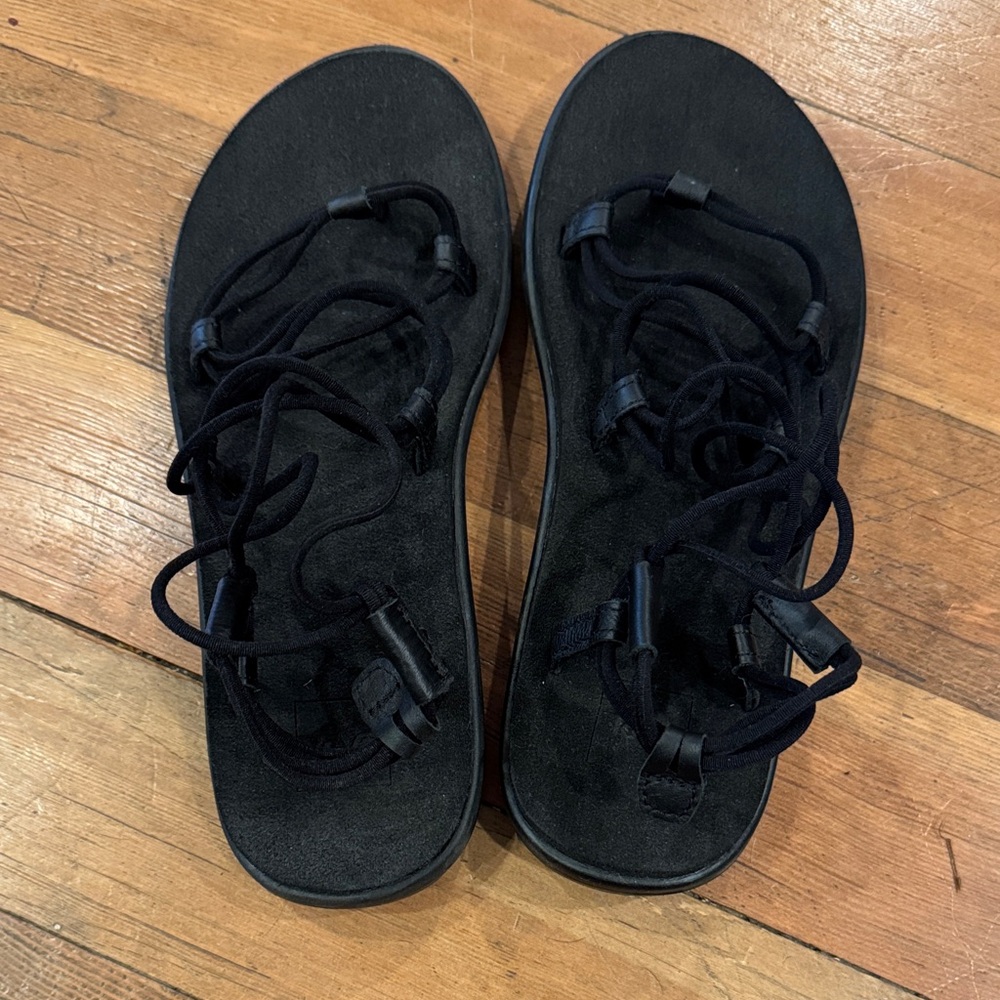 Women's Teva Voya Black sandals sz 8